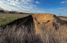 Оккупанты роют окопы возле Энергодара и устанавливают "Грады" вдоль Днепра (фото)