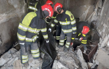 У Бородянці під завалами двох багатоповерхівок знайшли тіла людей (фото)
