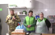Под обстрелами и с фонариками: в Ирпене женщины втайне пекли хлеб для голодных горожан