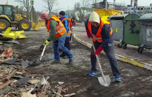 В Бородянке и Гостомеле местные помогают спасателям разбирать завалы (видео)