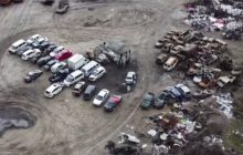 У Бучі з'явилося кладовище машин: у МВС показали відео