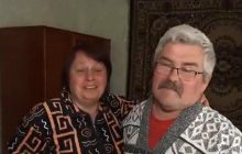 "Самолеты утюжили село": супруги под обстрелами бежали из Верхнеторецкого с лежачей мамой