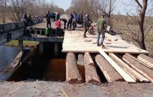 На Черниговщине местные жители собственноручно восстановили взорванный оккупантами мост