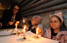 Во Львове детей переселенцев учили украшать писанки прямо в бомбоубежище (фоторепортаж)