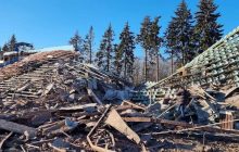 На разрушенном оккупантами стадионе в Чернигове обнаружили 500-килограммовую авиабомбу