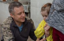 "Очень боялась умереть": из Харькова эвакуировали девочку, которая 50 дней жила в подземке (фото)