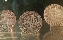 В Мариуполе россияне вывезли уникальную коллекцию из музея медальерного искусства (фото)