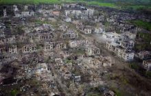 "Все зрівнюють із землею": окупанти зайняли селище Новотошківське (фото)