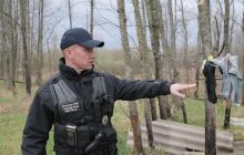 Оккупанты так бежали из Чернобыльской зоны, что забыли обувь, носки и нижнее (видео)