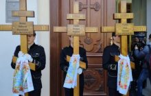 В Одессе попрощались с 3-месячной Кирой, ее мамой и бабушкой, погибшими из-за удара ракеты РФ (фото)