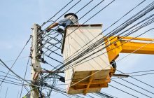 Энергетики за минувшие сутки вернули свет 50 тысячам семей на Киевщине и Донетчине