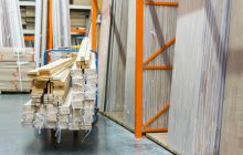 Волонтери показали, як на Київщині відбудовують та утеплюють ушкоджені внаслідок обстрілів будинки