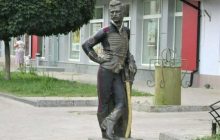 На Сумщині демонтували перші монументи, що пропагували російську ідеологію (фото, відео)