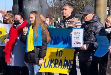 Чемпион мира по футболу продает свою медаль, чтобы помочь украинским воинам