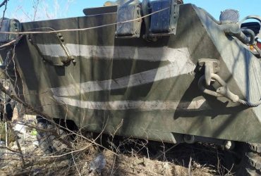 Украинские воины подбили российский БТР с крадеными ноутбуками и деньгами (фото)