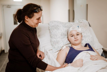 Через місяць після поранення лікарі дістали з голови 13-річної дівчинки осколок