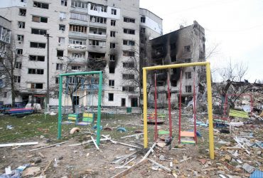 Руїни, смерть та біль: нові фото з Бородянки після російської окупації