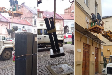 В Мукачево демонтировали памятник Пушкину (фото)