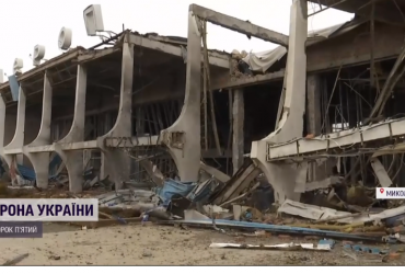 Журналістам показали, що залишилося від аеропорту Миколаєва після недавніх обстрілів (відео)