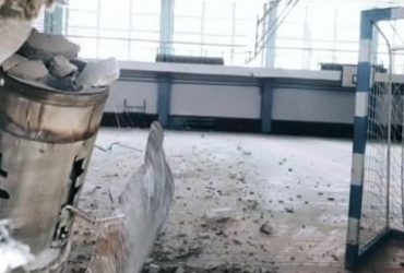 Полностью выгорели квартиры: на Луганщине оккупанты обстреляли многоэтажки и школу (фото)