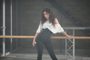 Ани Лорак временно отказалась от концертов в России, но запланировала тур по Германии