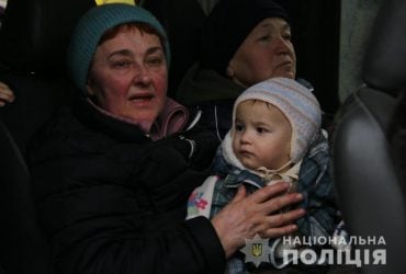 Без взуття та білизни: росіяни тримають понад 400 маріупольців у концтаборі