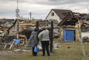 Влучили одразу вісім снарядів: у Сєвєродонецьку росіяни знищили центр гумдопомоги