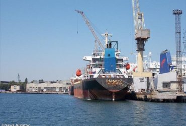 Окупанти захопили судно в порту Маріуполя, моряків вивезли, - Денісова