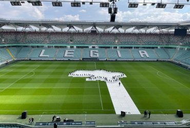 Напередодні благодійного матчу #StopWarInUkraine в Польщі футболісти Динамо та українські зірки зустрілися з вимушеними переселенцями