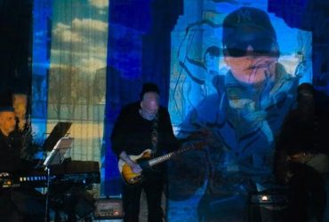 Трек Pink Floyd с вокалом Андрея Хлывнюка Hey Hey Rise Up возглавил мировые хит-парады