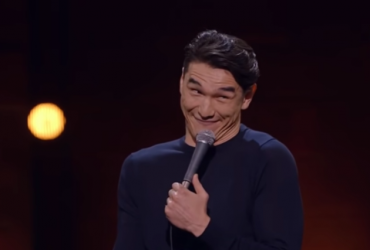 Дівчину з українським прапором не пустили на концерт коміка Сабурова (відео)