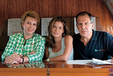 Дружина й донька Лаврова: що відомо про сім'ю путінського міністра