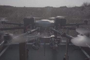 Военные показали, как с дронов уничтожали российские танки (видео)