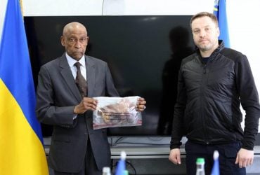 Закривавлену іграшку з вокзалу Краматорська передали ООН