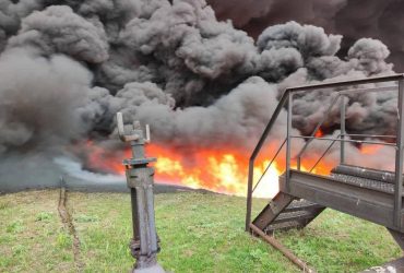 Россия обстреляла Лисичанский нефтеперерабатывающий завод (фото)