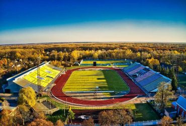 Розбомблений окупантами стадіон у Чернігові прийняв перший футбольний матч після початку війни в Україні