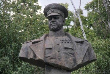 У Харкові демонтували пам’ятник Жукову (відео)