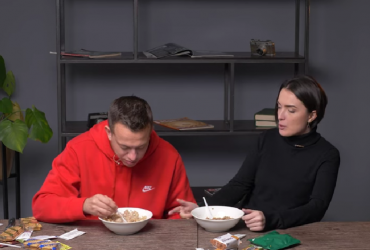 Кошачий паштет и кожа с жиром: Дурнев попробовал мерзкий сухпаек оккупантов (видео)