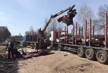 В Овручі розбирають завали знищеного центру зайнятості