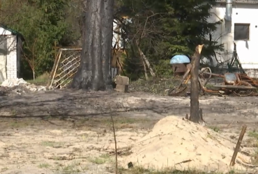 Под Киевом люди не могут перезахоронить родных: кладбища заминированы (видео)