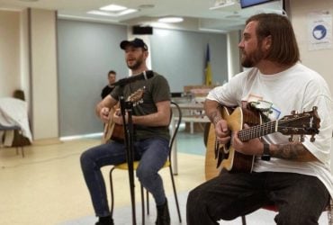 Группа Без обмежень дала концерт в полуразбитом Ирпене (видео)