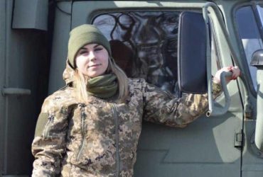 Українська водійка САУ підкорила соцмережі: військові розказали історію захисниці (відео)