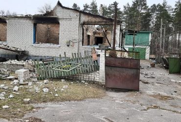 Будто в концлагере: как 350 человек 30 дней выживали в подвале