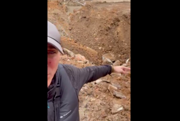 Ракетный удар по Николаеву: мэр показал огромную воронку от ночного прилета (видео)