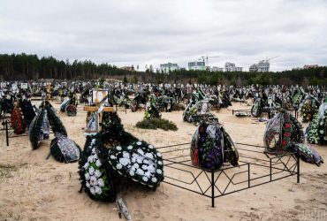 В Ирпене после изгнания оккупантов появились сотни новых могил и свалка расстрелянных авто