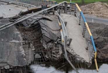 Росія розбомбила в Україні майже 300 мостів та тисячі кілометрів автодоріг