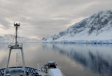 Українські полярники показали сніжну красу Антарктиди з дрону (відео)