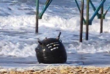 В Одеській області до узбережжя з Чорного моря прибило міну (фото)