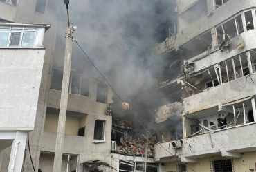 Обстрел Одессы: пожар ликвидирован, из-под завалов дома спасли людей (фото, видео)