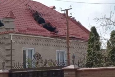 Российские оккупанты обстреляли жилые дома в Луганской области, есть жертвы (фото)